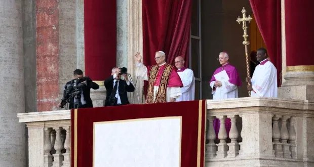 أميركي على رأس الكنيسة الكاثوليكية: البابا لاوون الرابع عشر يترأس أول قداس ويترقب العالم كلمته