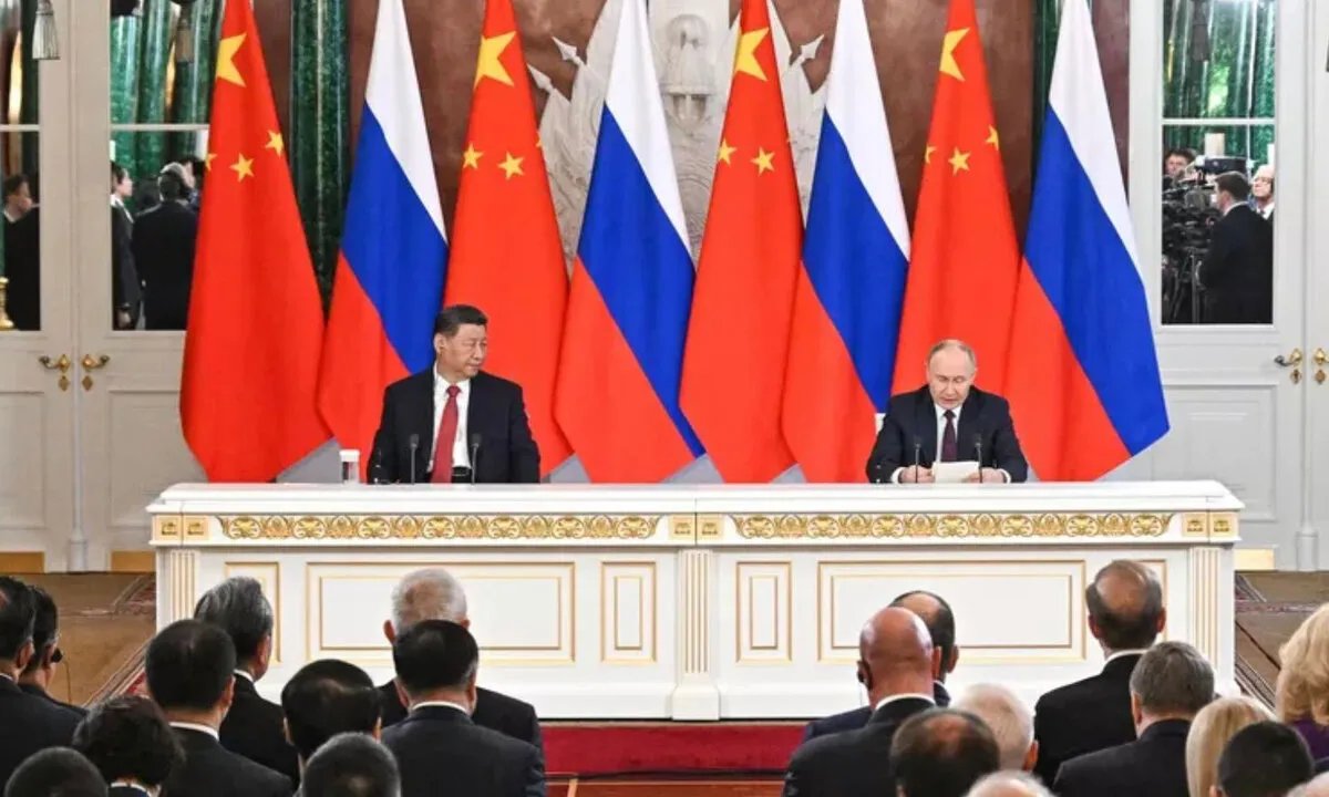 بوتين وشي جين بينغ يتفقان على "تسوية شاملة" في سوريا: تفاصيل الموقفين الروسي والصيني