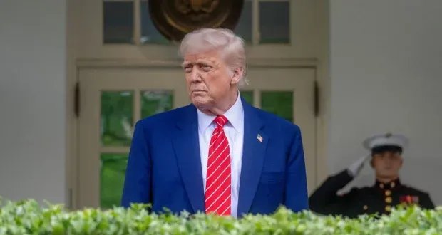 ترامب يلمح إلى تخفيض كبير في الرسوم الجمركية على الصين قبل محادثات حاسمة