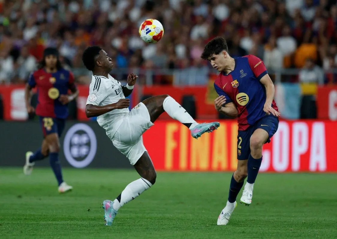 صراع الليغا يشتعل: برشلونة وريال مدريد في كلاسيكو مصيري لتحديد بطل الدوري الإسباني