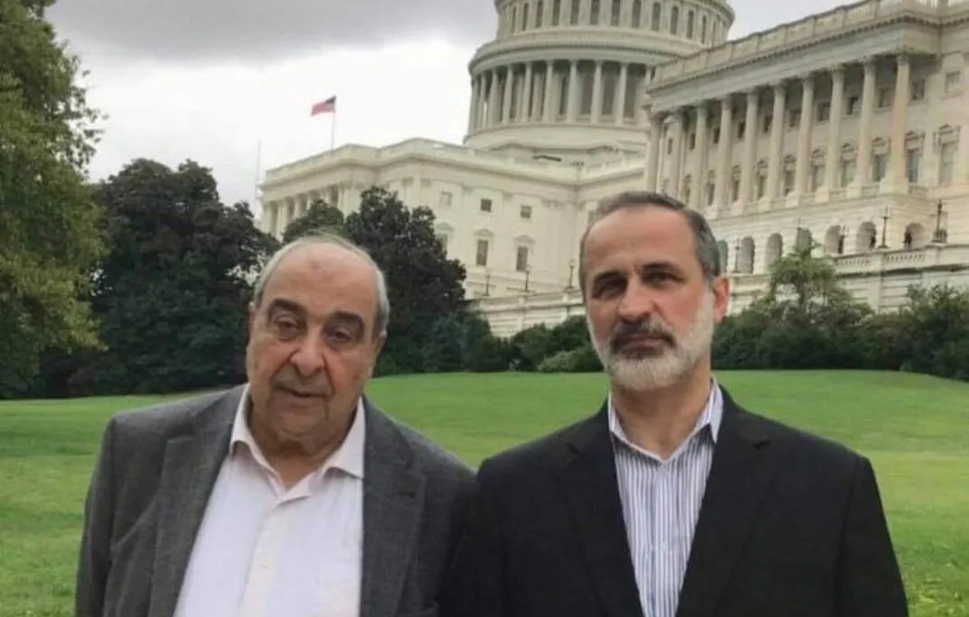 معاذ الخطيب يقترح خارطة طريق لسوريا بعد 6 أشهر من "التحرير": إعادة كتابة الدستور على رأس الأولويات