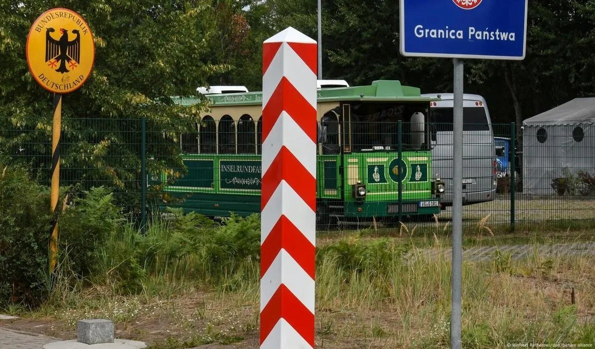 ألمانيا تشدد إجراءات اللجوء: وزير الداخلية يلوح بتفعيل "الظروف الطارئة" لرفض دخول طالبي اللجوء