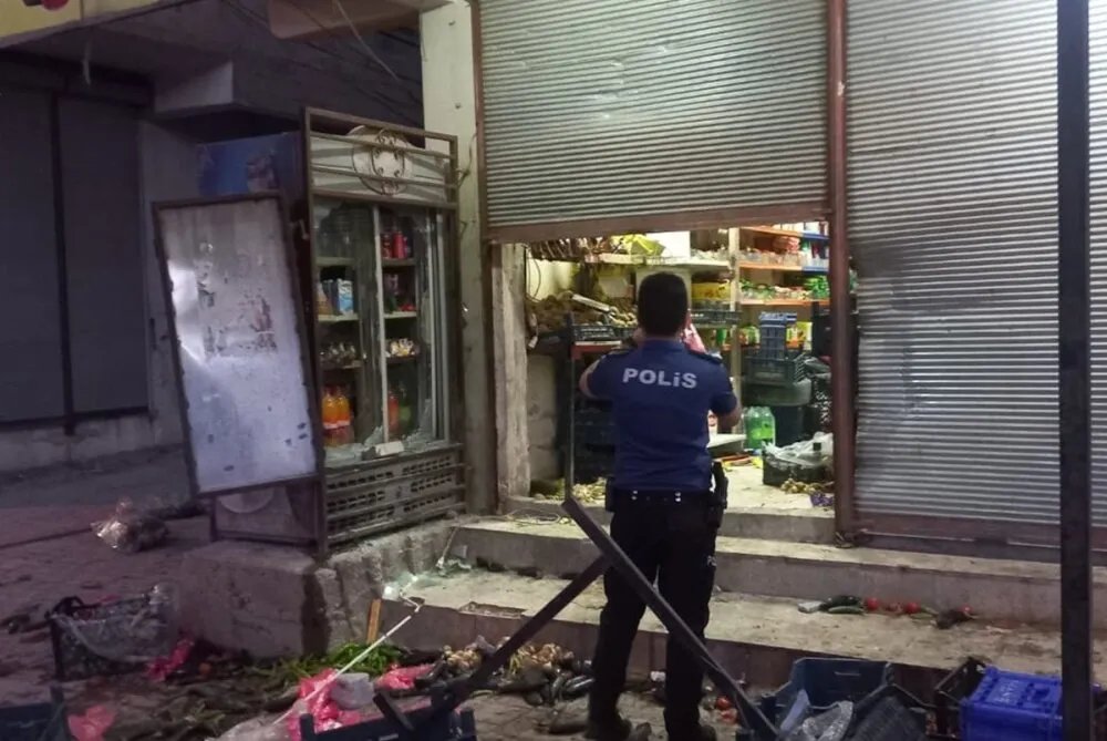 اعتداء عنصري على متجر سوري في شانلي أورفا: نهب وتحريض على القتل والإفراج عن المعتدين