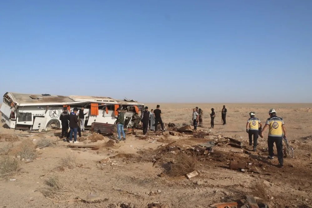 مأساة على طريق دير الزور – تدمر: مصرع 6 مدنيين ونفوق أغنام في حادث تصادم مروع