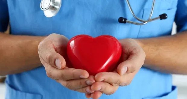 طفرة في تشخيص أمراض القلب: اختبار دم جديد يتفوق على فحص الكوليسترول التقليدي