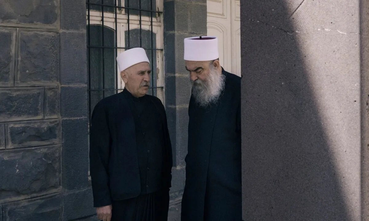 شيخ عقل الدروز يثير الجدل: إسرائيل ليست عدونا وندعو لتدخل دولي في سوريا