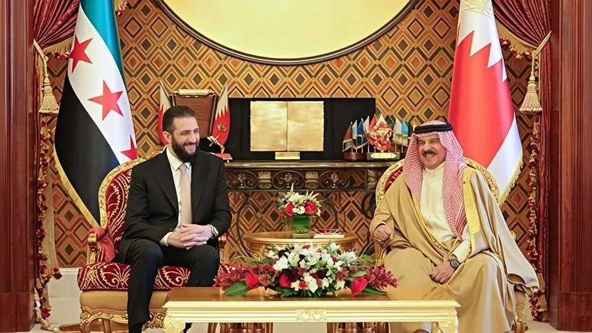 زيارة تاريخية: الرئيس السوري يلتقي ملك البحرين في المنامة لبحث التعاون الإقليمي