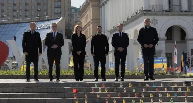 زيلينسكي وقادة أوروبا يقترحون هدنة 30 يوماً على ترامب في محادثات هاتفية من كييف