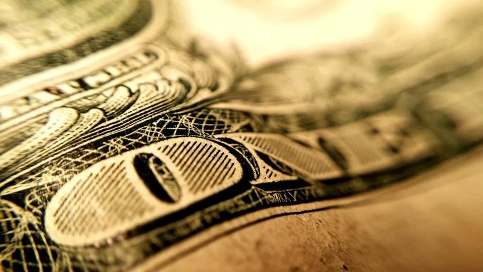 أسعار العملات في سوريا: الدولار يتراجع في الحسكة والقامشلي واستقرار نسبي في باقي المناطق