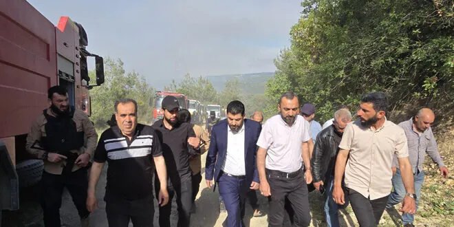 محافظ اللاذقية يتفقد جهود إخماد حرائق ريف اللاذقية الشمالي ويشيد بفرق الإطفاء