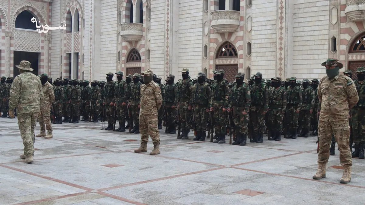إعادة هيكلة الجيش السوري: وزارة الدفاع تسيطر على الملف المالي وتوحد التشكيلات العسكرية