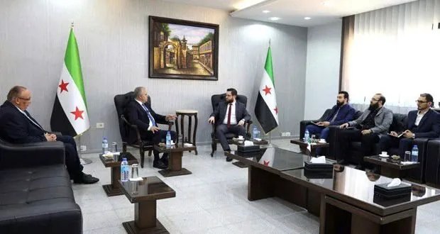 وزير التنمية الإدارية يبحث مع خبير أردني آليات الإصلاح المؤسسي وتطوير الأداء الحكومي