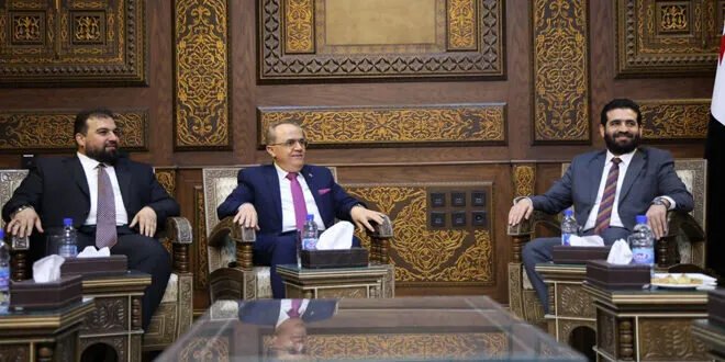 وزيرا الداخلية والتعليم العالي يبحثان مع وفد السويداء تأمين نقل آمن للطلاب