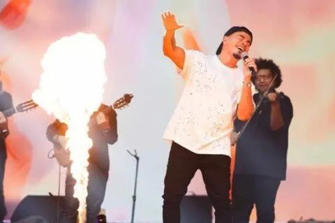 عمرو دياب يشعل الأجواء في الكويت ويكشف عن مفاجأة ألبومه الجديد في عيد الأضحى 2025