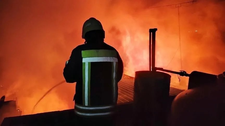 السيطرة على حريق ضخم في مصبغة بدمشق القديمة.. خسائر مادية كبيرة