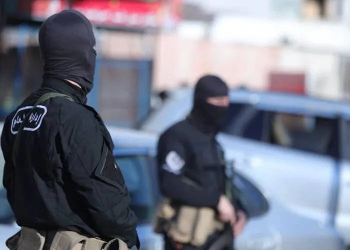 تصاعد العنف في اللاذقية: مقتل أربعة مدنيين في هجوم مسلح وقلق متزايد بين السكان