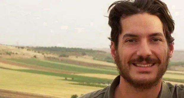 غموض حول مصير الصحفي الأمريكي أوستن تايس: هل تم العثور على رفاته في سوريا بعد 14 عامًا من الاختفاء؟