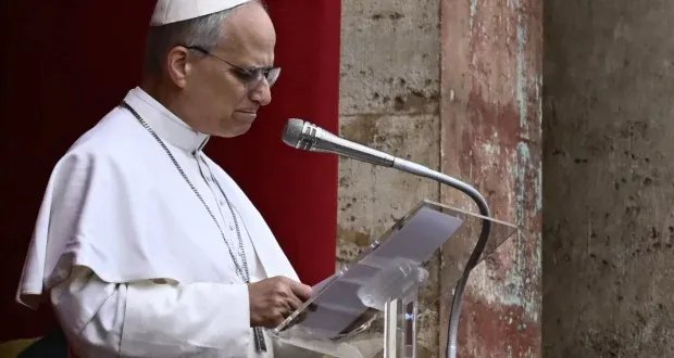 البابا لاوون الرابع عشر يطلق نداءً عاجلاً لوقف الحروب في أول ظهور علني له