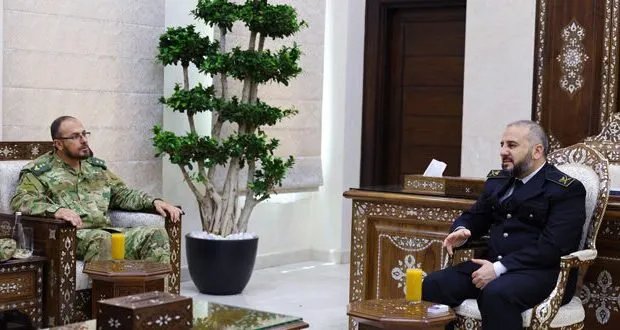 وزير الدفاع يبحث مع القيادة العسكرية في درعا تعزيز الاستقرار ومواجهة التحديات