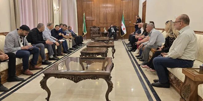 محافظ السويداء يبحث مع أساتذة الجامعات تأمين طرق الوصول وتطوير التعليم العالي في المحافظة