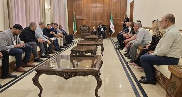 محافظ السويداء يبحث مع أساتذة الجامعات تأمين طرق الوصول إلى جامعات دمشق ودرعا