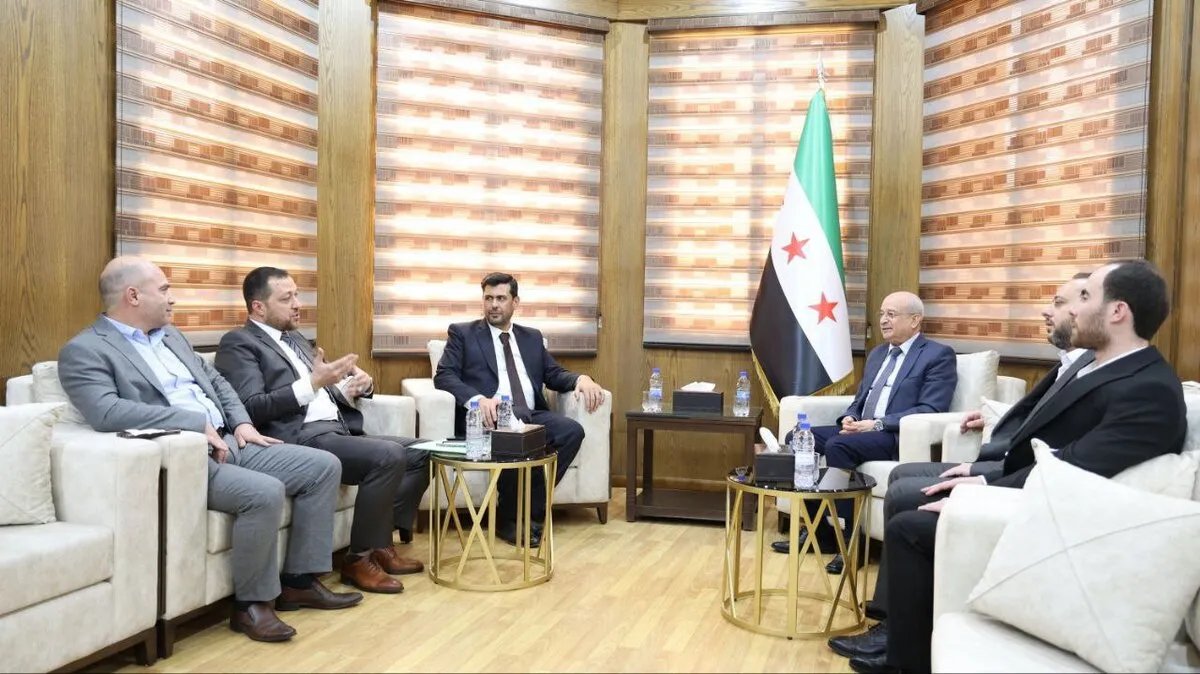 وزير النقل يبحث تفعيل التأمين الإلزامي: هدفنا حماية السائقين وتعزيز السلامة المرورية لا الجباية