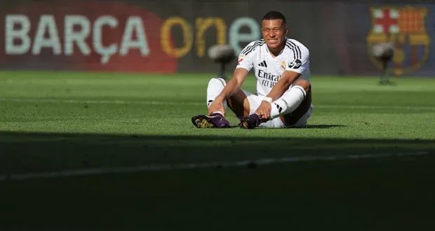 رغم خسارة ريال مدريد: مبابي يتألق ويسجل ثلاثية تاريخية في الكلاسيكو