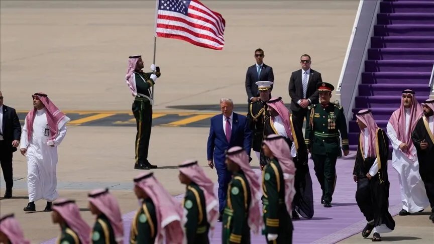 الرئيس ترامب يبدأ أولى جولاته الشرق أوسطية من الرياض