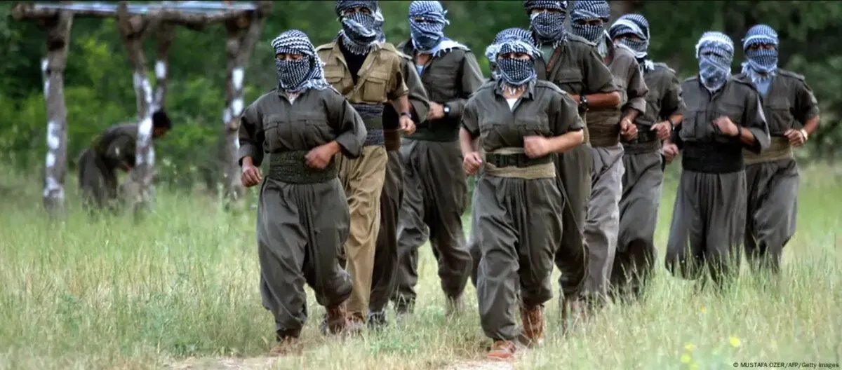 حل حزب العمال الكردستاني: هل يفتح صفحة جديدة في سوريا والمنطقة؟