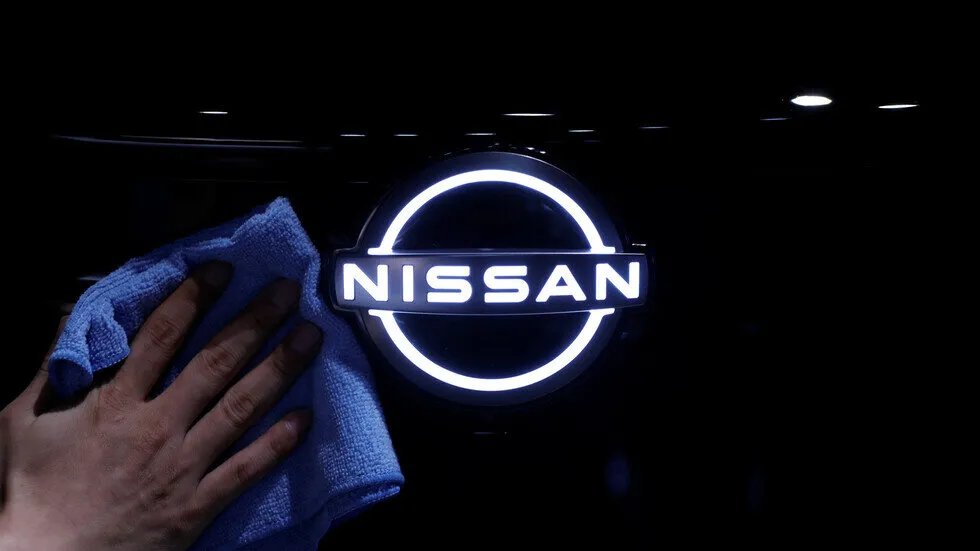 نيسان تتخذ إجراءات جذرية: تسريح 20 ألف موظف عالميًا لمواجهة خسائر حادة