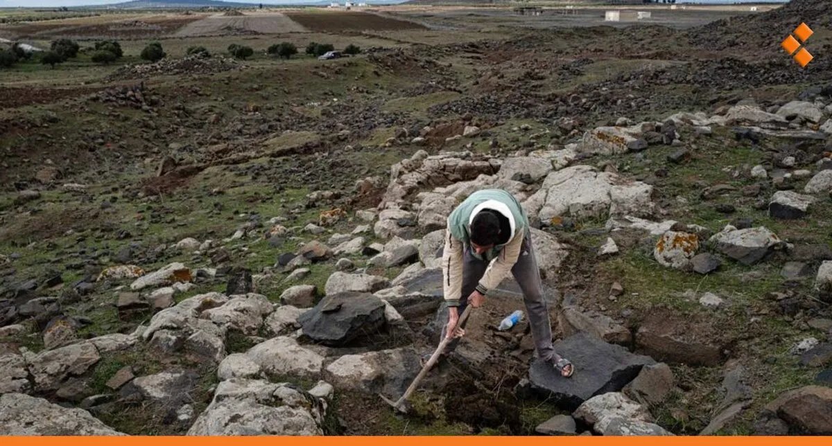 سوريا: ازدهار تجارة أجهزة كشف المعادن وسط تنامي ظاهرة "صائدي الكنوز" واستنزاف المواقع الأثرية