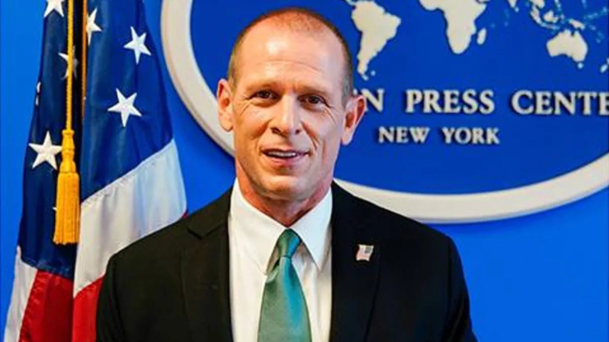 هل يلتقي ترامب بالشرع؟ الخارجية الأمريكية تجيب حول تخفيف العقوبات عن سوريا