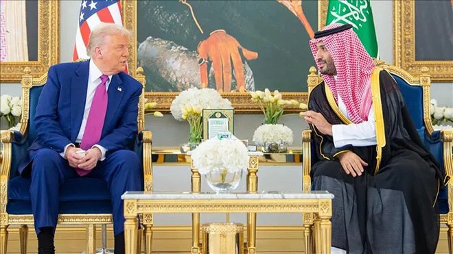 ترامب يفاجئ العالم بإعلانه رفع العقوبات عن سوريا: هل تبدأ صفحة جديدة؟