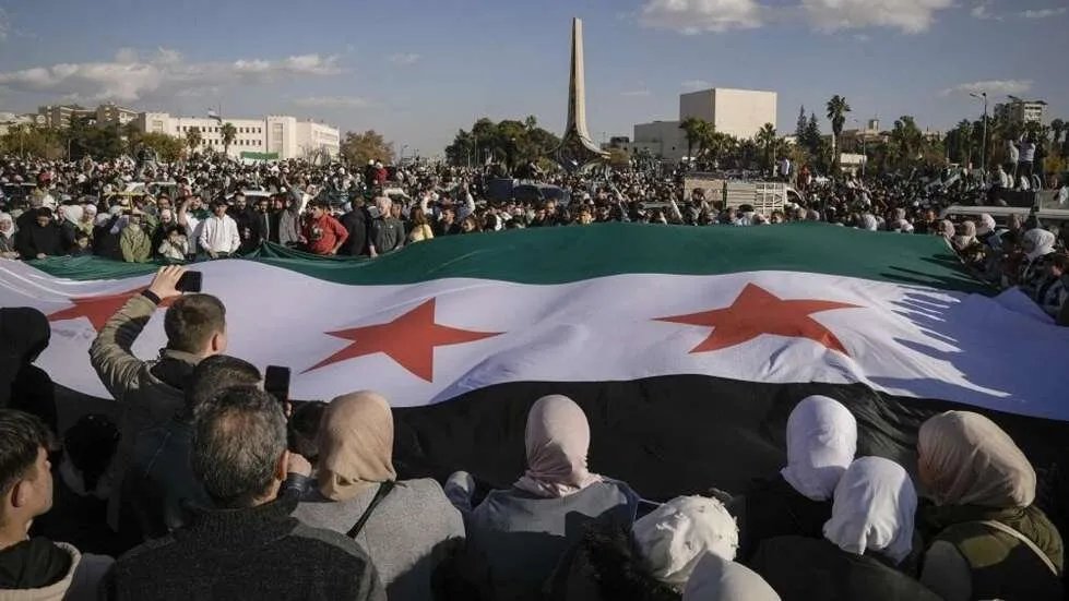 رفع العقوبات الأمريكية عن سوريا: هل ينعش الاقتصاد أم يواجه تحديات أكبر؟