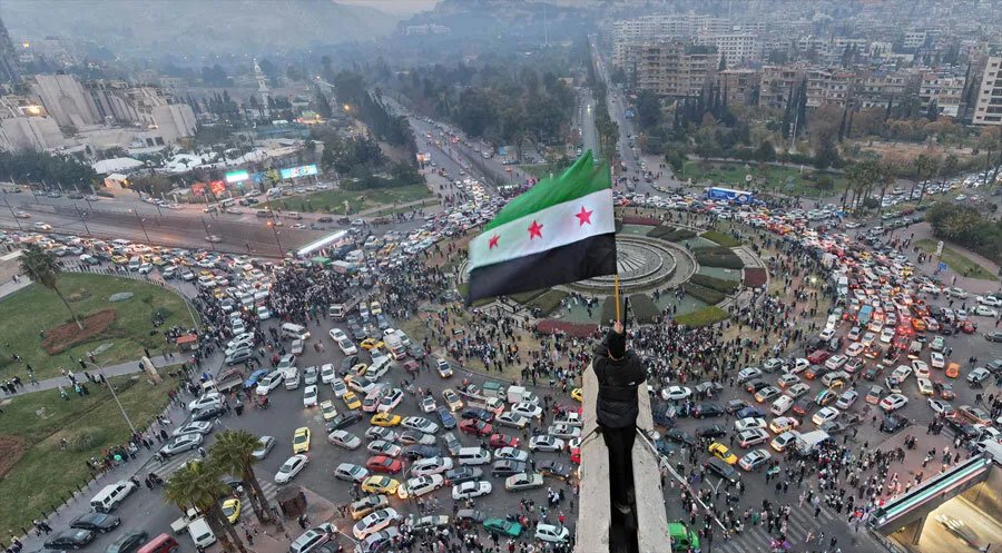 تطور مفاجئ: الولايات المتحدة ترفع العقوبات عن سوريا بعد وساطة سعودية