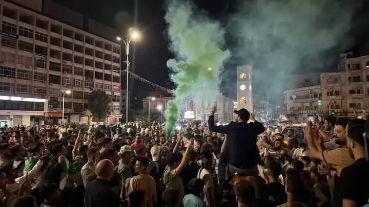 حماة وسلمية تحتفلان ببهجة برفع العقوبات عن سوريا: آمال بانفراج اقتصادي