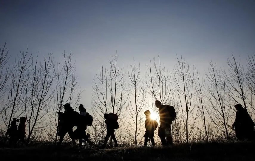 انخفاض حاد في الهجرة غير الشرعية إلى أوروبا عام 2025: هل نجحت سياسات الاتحاد الأوروبي؟