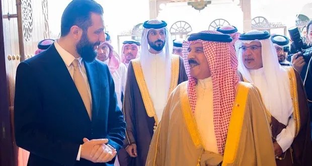 ترامب يلوّح برفع العقوبات عن سوريا تمهيداً للتطبيع: لقاء مرتقب بين الشرع وترامب في الرياض