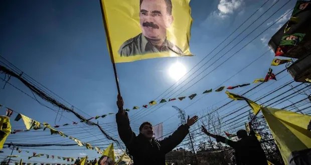 الأكراد السوريون يوحدون صفوفهم: مساعٍ لتشكيل وفد موحد للتفاوض مع دمشق حول مستقبل مناطقهم