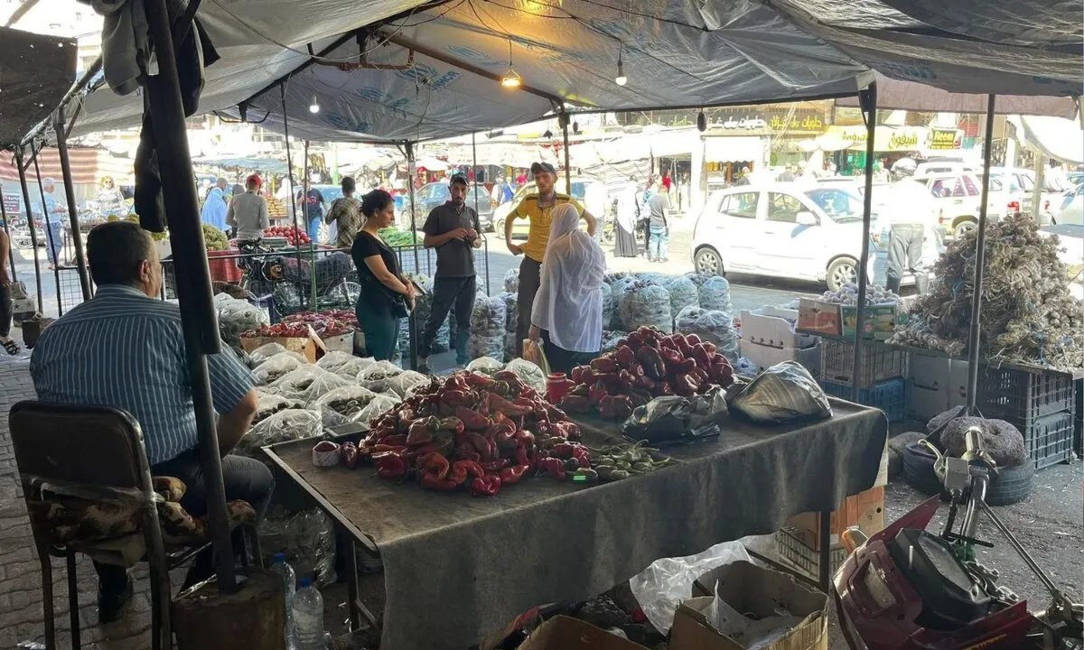 استقرار تدريجي في أسعار السلع بالسويداء بعد إعادة فتح طريق دمشق: نظرة على الأسعار وتأثير التوترات