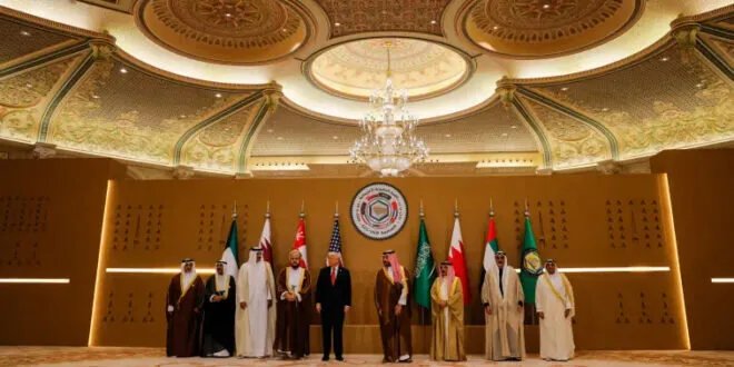 قمة الرياض ترحب بقرار ترامب رفع العقوبات عن سوريا: بارقة أمل جديدة؟