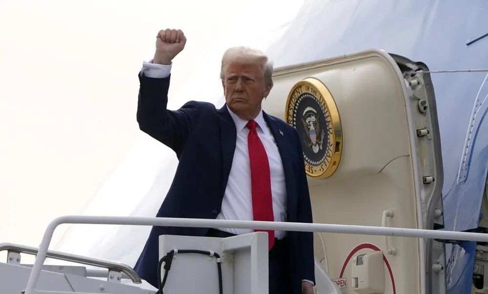 قمة تاريخية في الرياض: ترامب يعلن دعمه لسوريا ورفع العقوبات بعد لقاء الشرع وبوساطة سعودية تركية