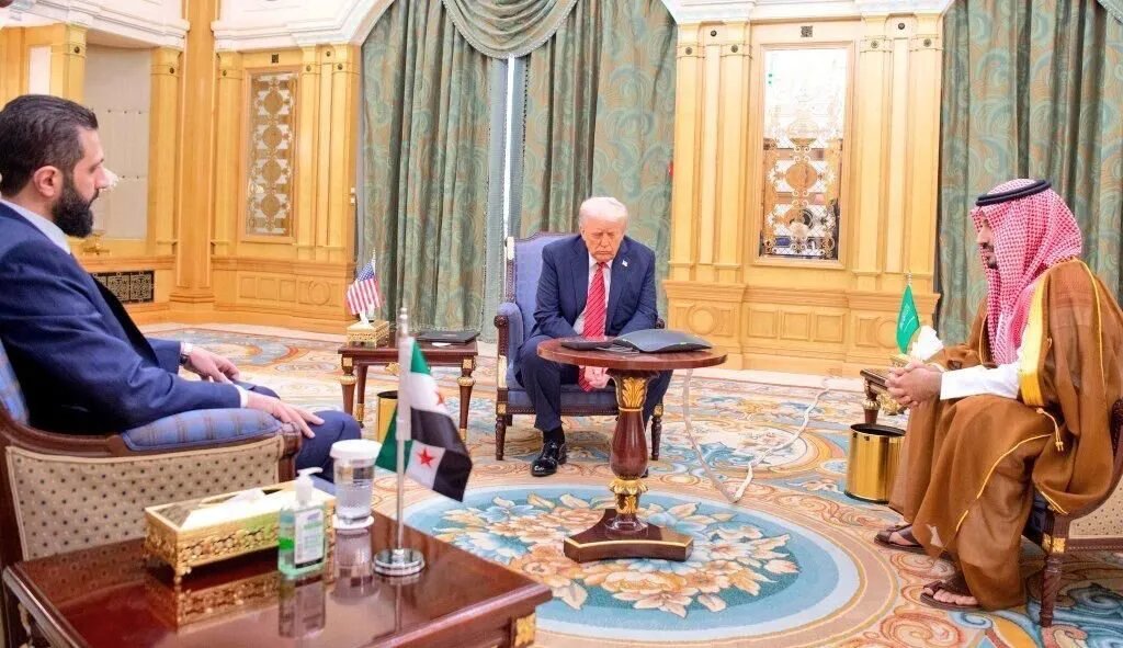 زلزال في السياسة: رفع العقوبات الأمريكية عن سوريا يشعل المنطقة بتأييد عربي واسع وصفقات بمليارات الدولارات