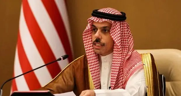 السعودية تعلن تنسيقها مع واشنطن لرفع العقوبات عن سوريا وتؤكد: سندعمها بقوة