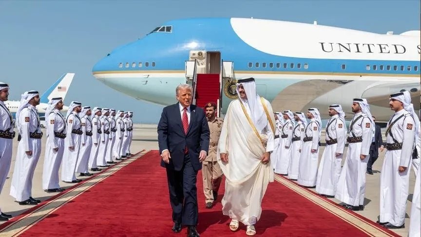 أمير قطر يستقبل ترامب في الدوحة: مباحثات حول غزة والتعاون الأمني