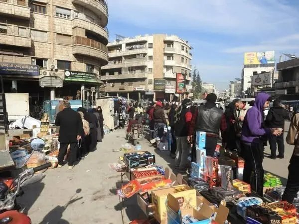 حماة تختنق بالبسطات: فوضى مرورية وتضييق على المواطنين.. وقرارات للحد من الظاهرة