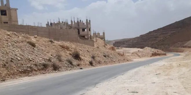 بجهود أهلية: توسعة الشارع الرئيسي في بلدة الدريج بريف دمشق لتسهيل حركة الأهالي ونقل المحاصيل