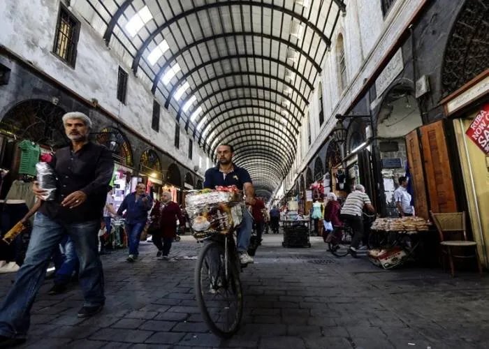 صعود الليرة السورية: هل ينتظر السوريون انخفاضاً حقيقياً في أسعار السلع؟