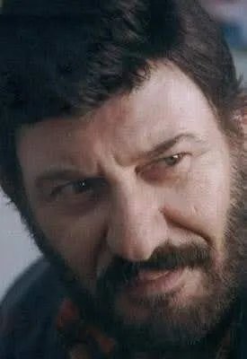 رحيل الفنان السوري القدير أديب قدورة: مسيرة حافلة بالإبداع في السينما والمسرح