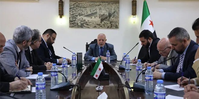 وزير الاقتصاد يبحث مع معاونيه خططاً لرفع كفاءة المؤسسات ومواكبة التطورات المستقبلية